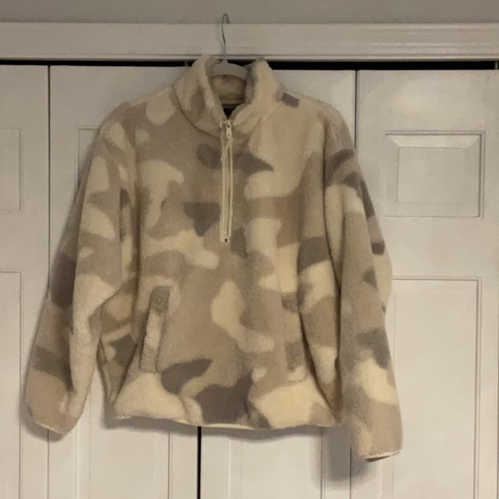 Chaps brand light color camouflage half zip fleece.
